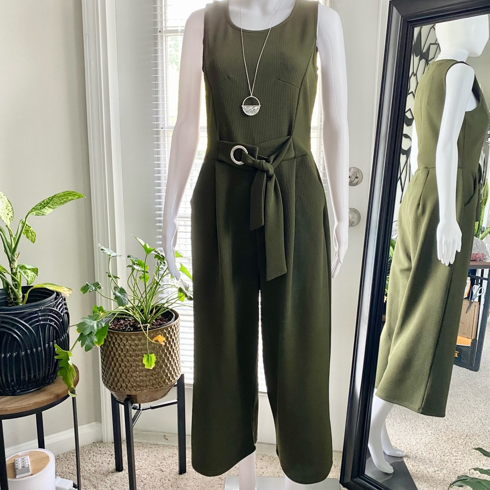 Romeo + Juliet Couture Cropped Pants Jumpsuit